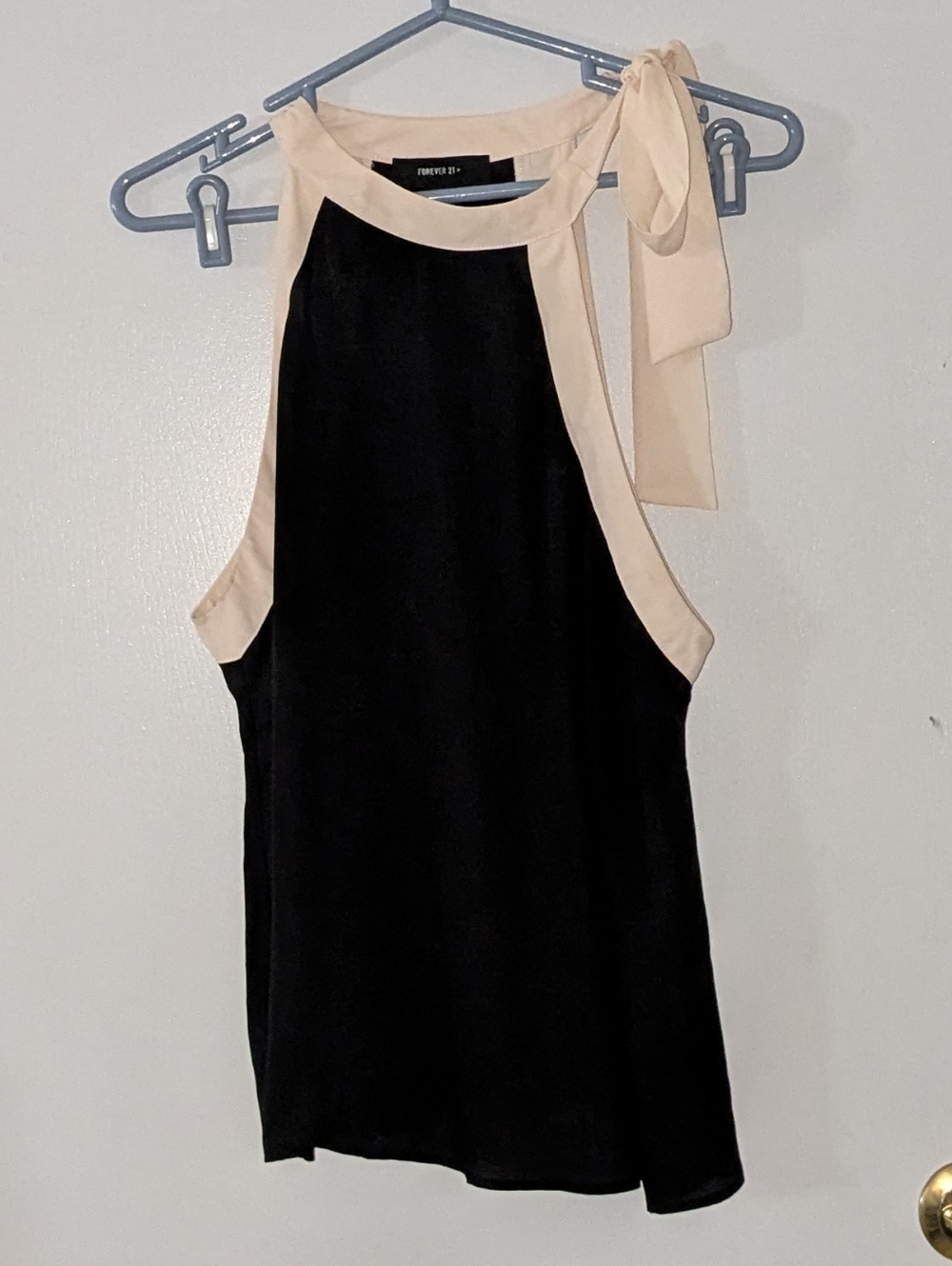 Forever 21 Black Top with Cream Accents XL